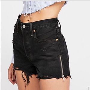 Levi’s Black denim short shorts with zipper and button up details. Size 27